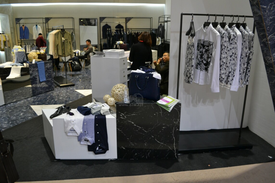 2026春夏时尚盛宴：Tory Burch品牌在纽约时装周的精彩亮相