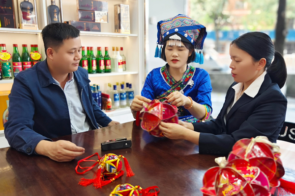 店铺焕新“扮”双节 经营有招“旺”商机