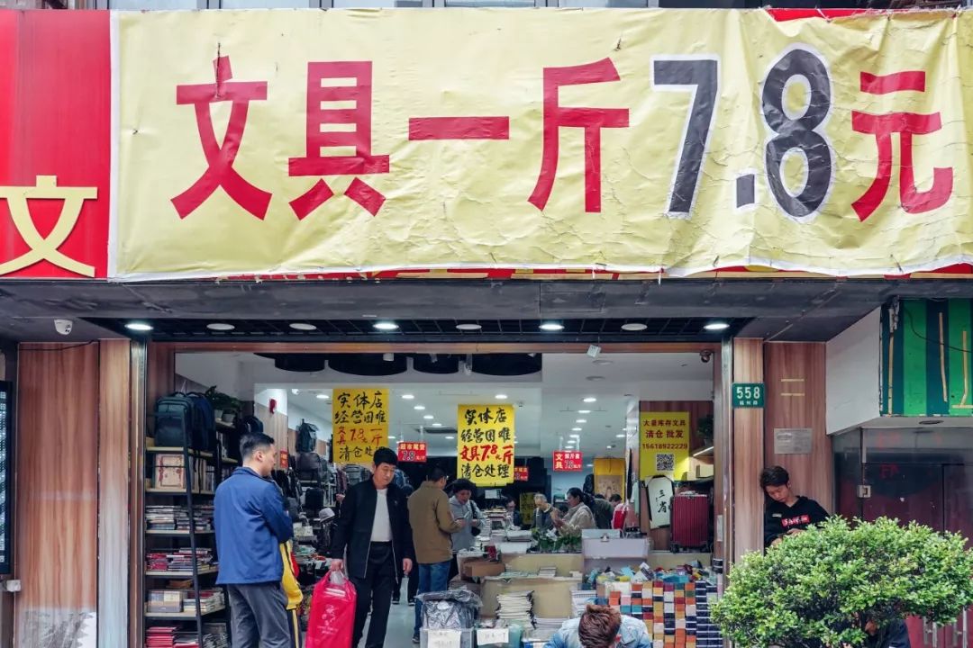 龙南市梦幻饰品店（个体工商户）成立 注册资本1万人民币