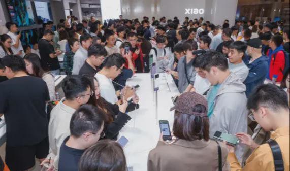 小米17系列首销创纪录！5分钟刷新2025年国产手机销量榜